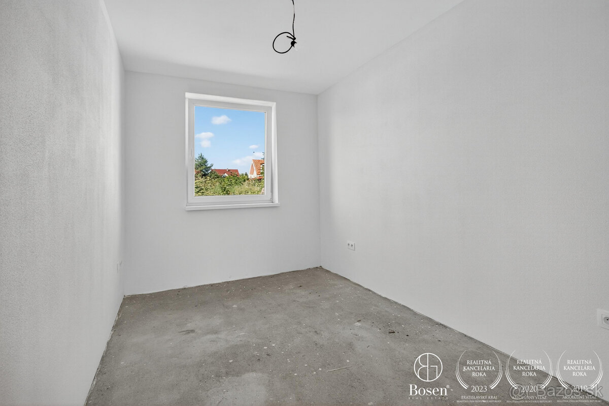 BOSEN | Na predaj 3 izbový rodinný dom, ktorý je súčasťou dv - 8