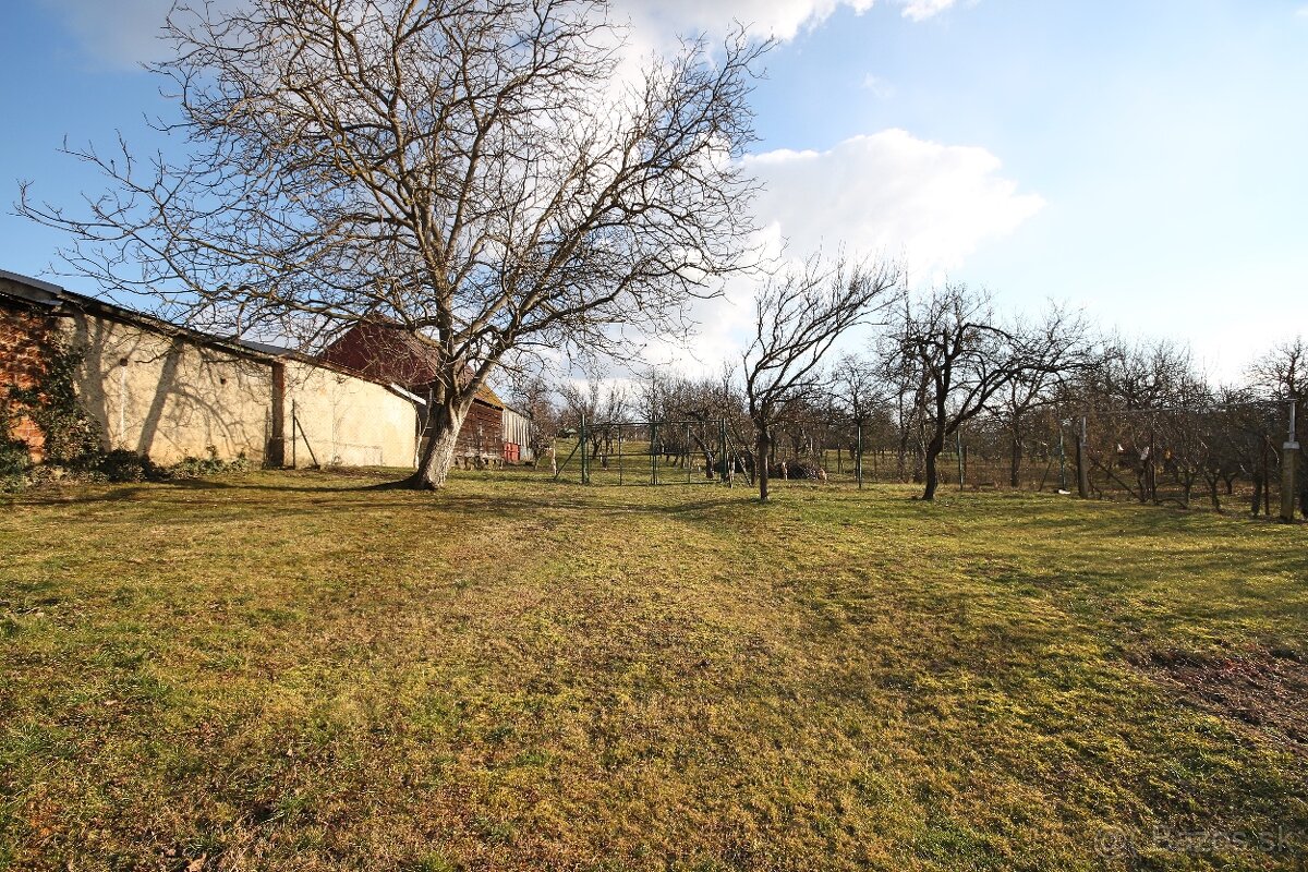 ZNÍŽENÁ CENA: Rodinný dom s veľkým pozemkom v obci Staré - 8