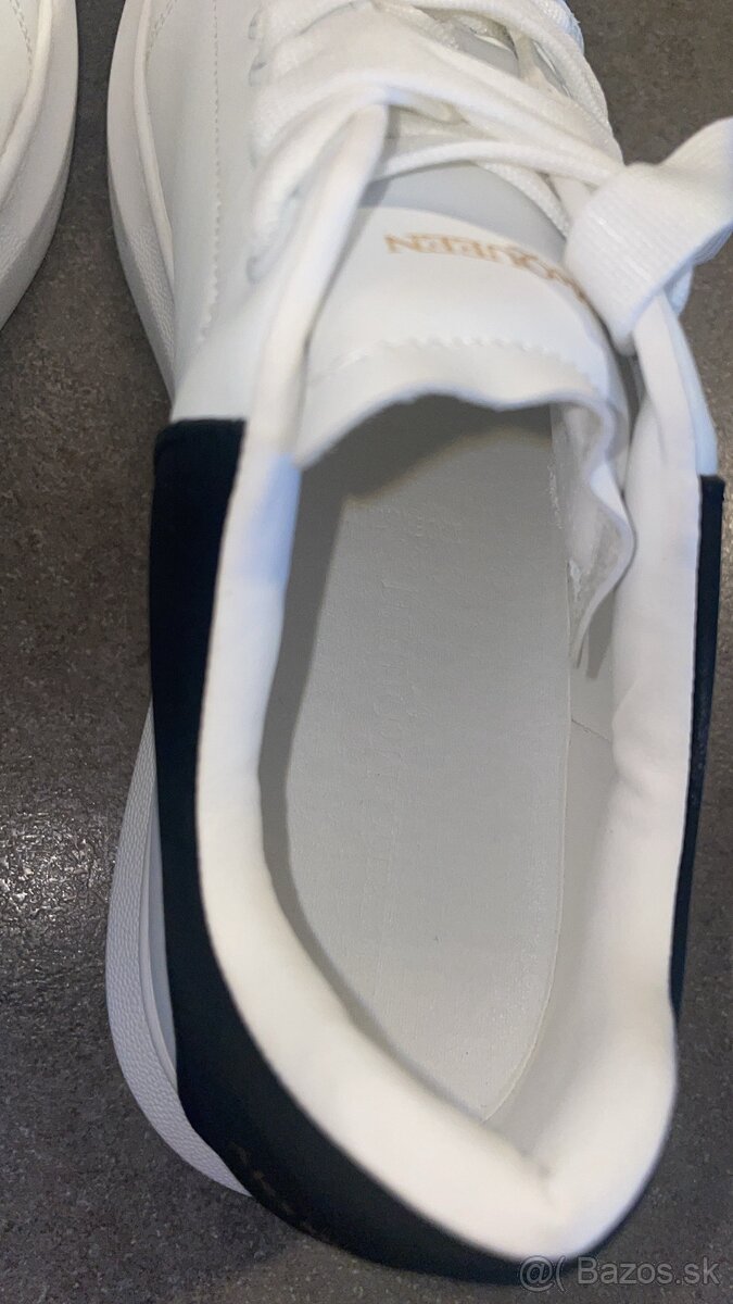 Alexander McQueen - 8