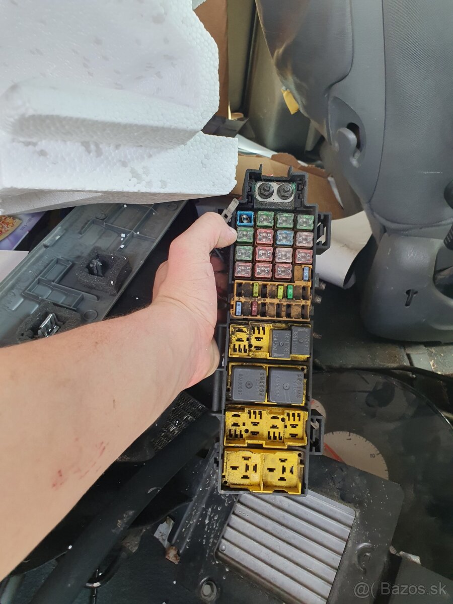 Rozpredám Jeep Cherokee KJ - 8