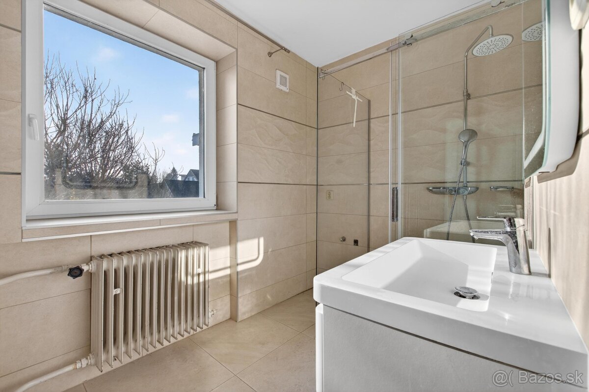 Priestranný rodinný dom v Rusovciach - 8