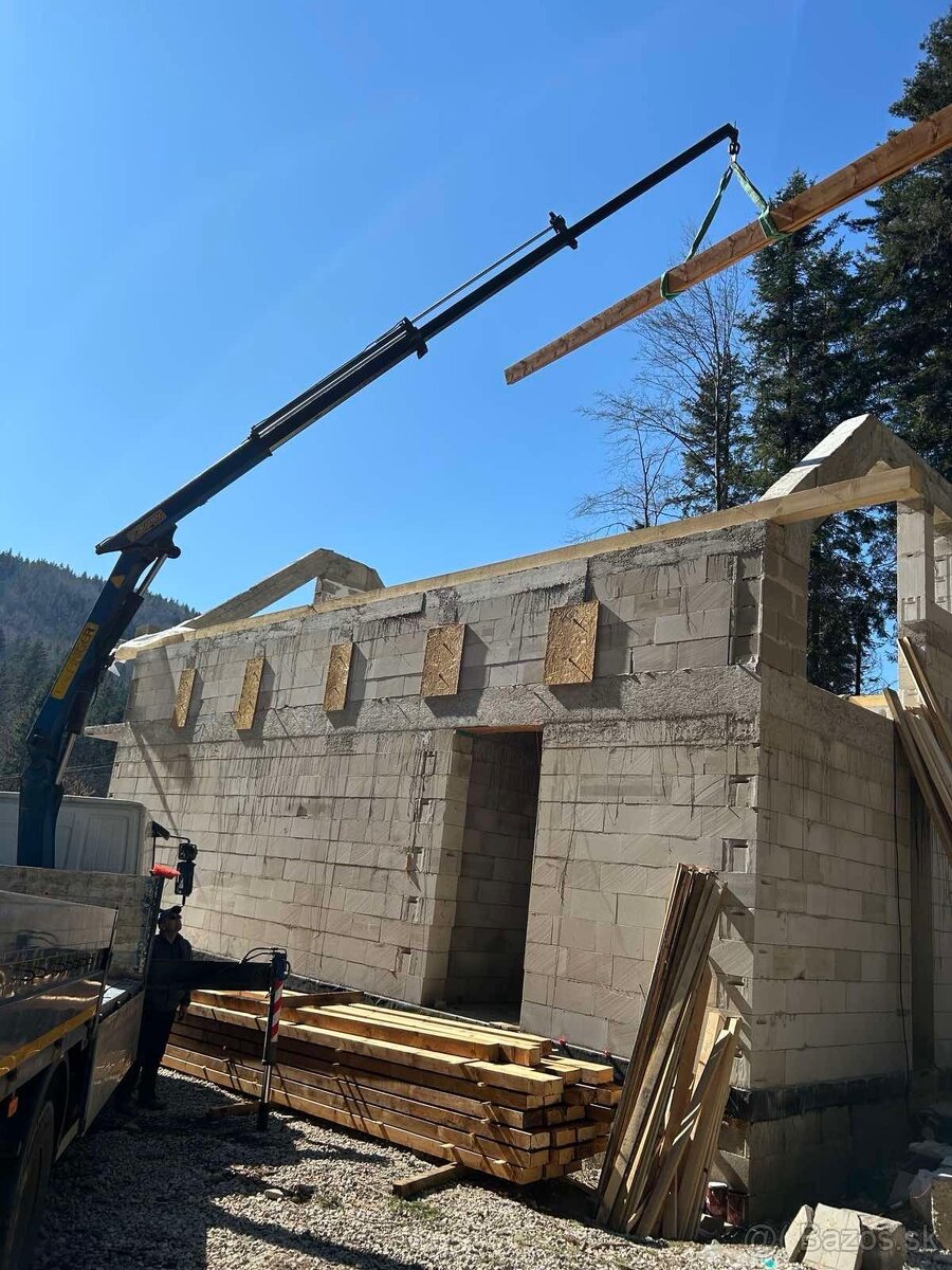 Preprava materiálu autom s hydraulickou rukou (8t, 8m dosah) - 8