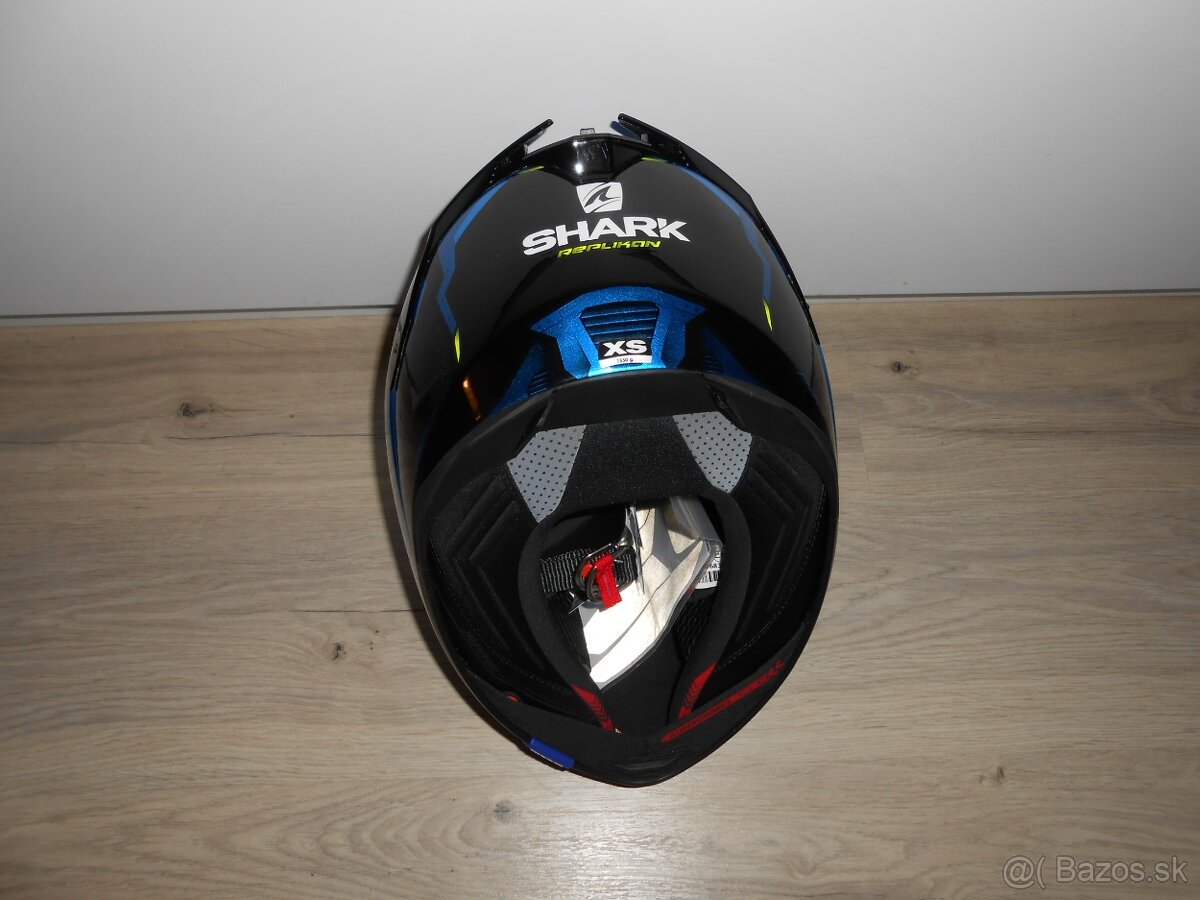 Predam krasnu novu moto prilbu znacky SHARK SPARTAN GT REPLI - 8