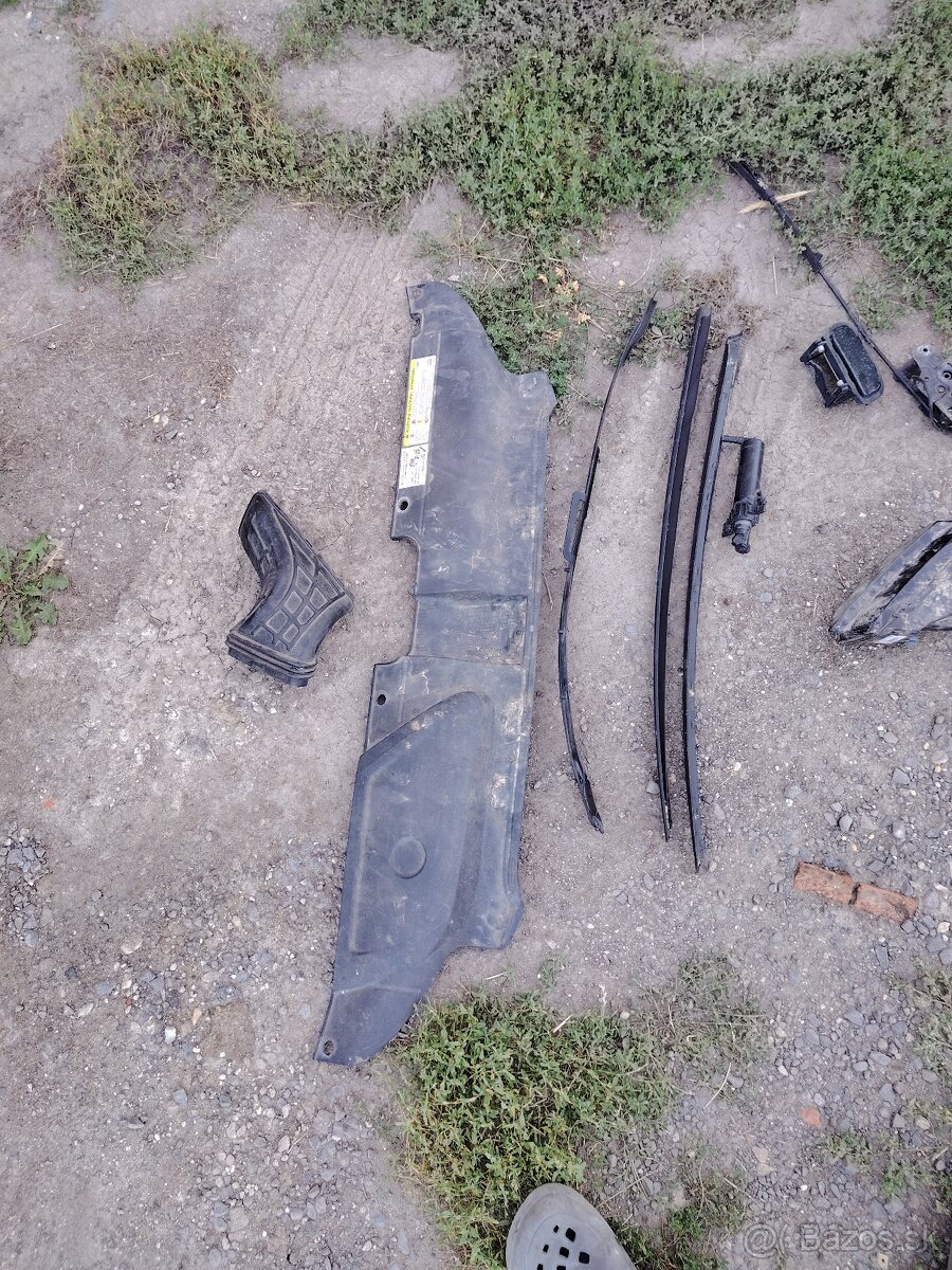 Predám náhradné diely audi a4 b8.5 facelift - 8