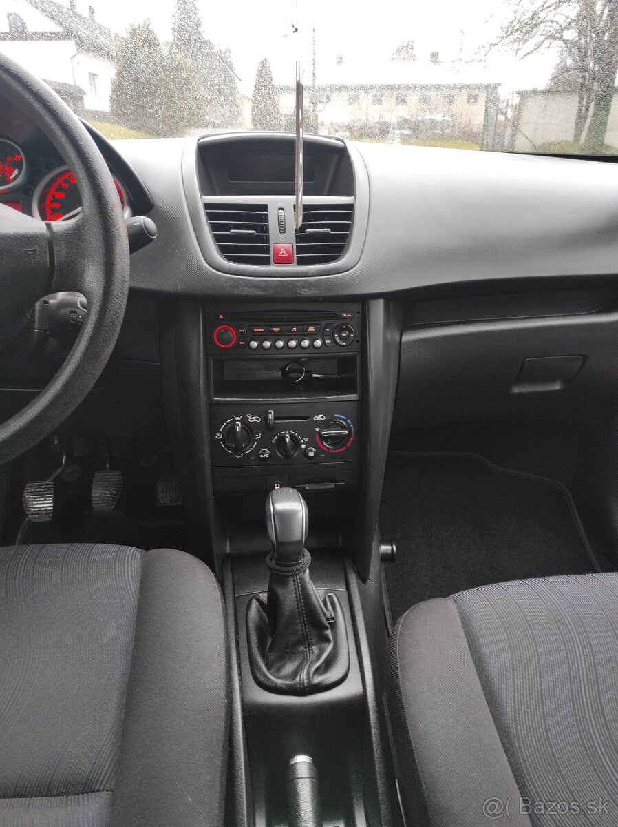 Peugeot 207 1.4i rv 2009 - 8
