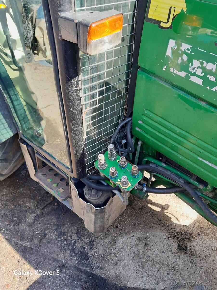 John Deere 5515 F - 8