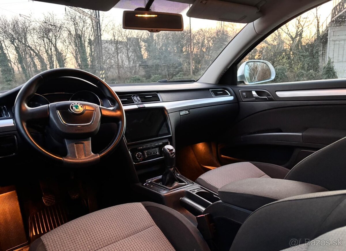 Škoda Superb 2.0TDI 4x4 Elegance - 8
