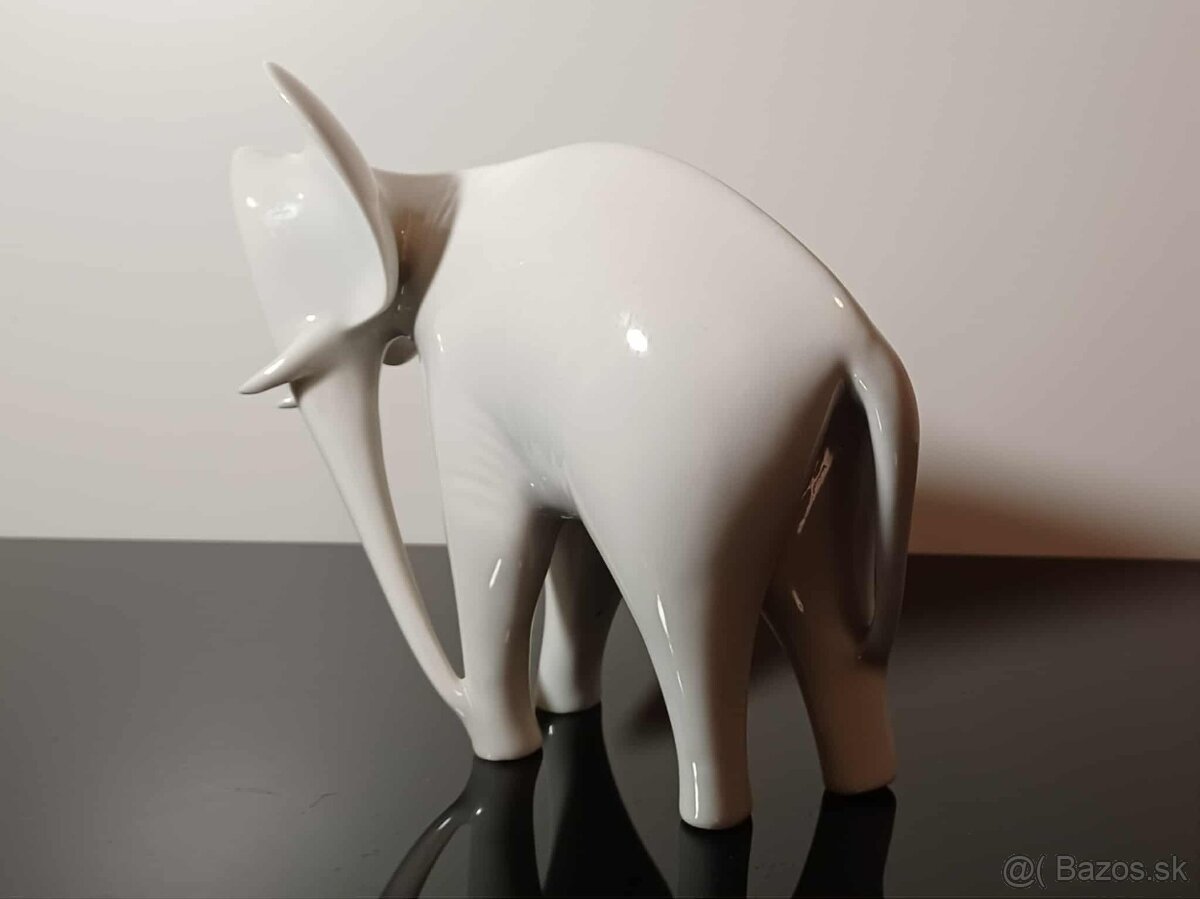 RESERVE.Zberateľská porcelánová soška Royal Dux v top stave - 8