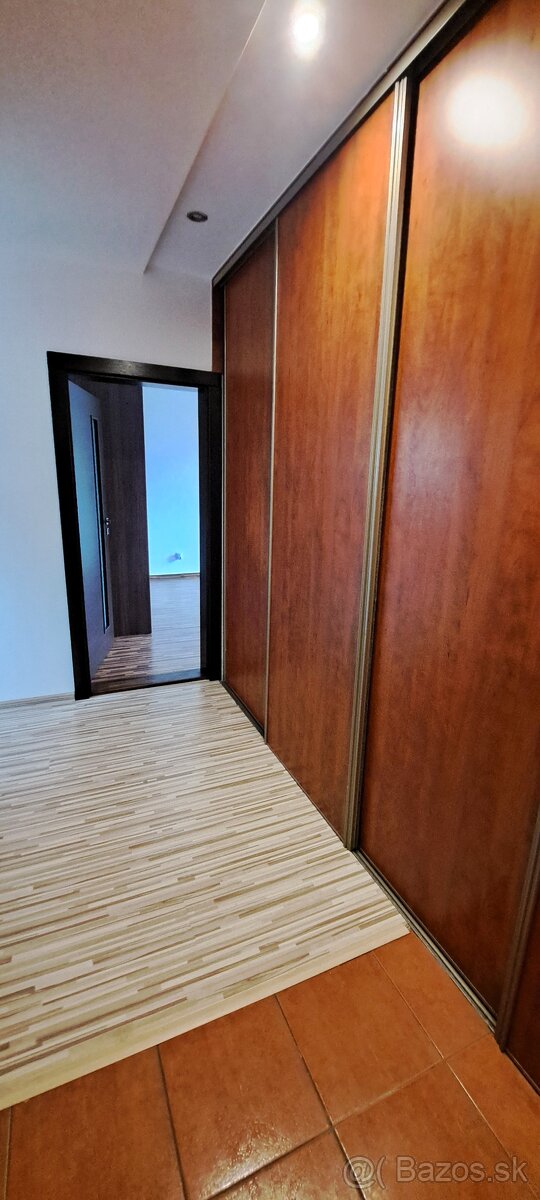 Dvojizbový byt s lodžiou blízko mesta - 8