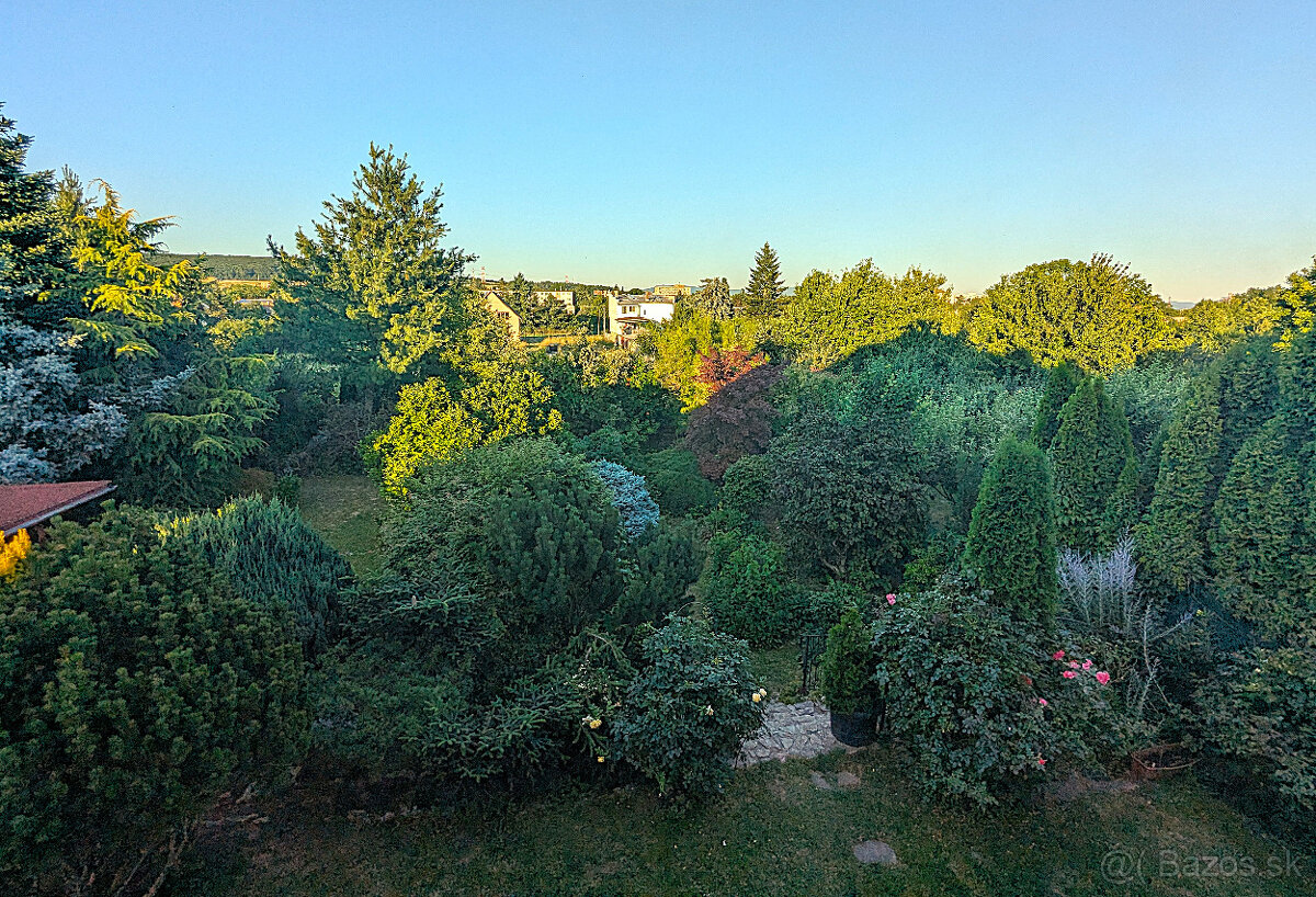 18 ročný VEĽMI PEKNÝ rodinný DOM s ROZPRÁVKOU Záhradou - Koš - 8