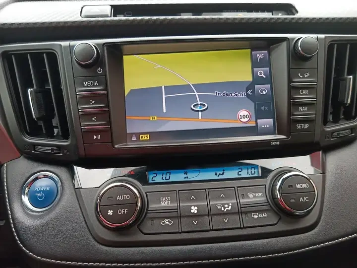 Toyota RAV4 Hybrid - 8