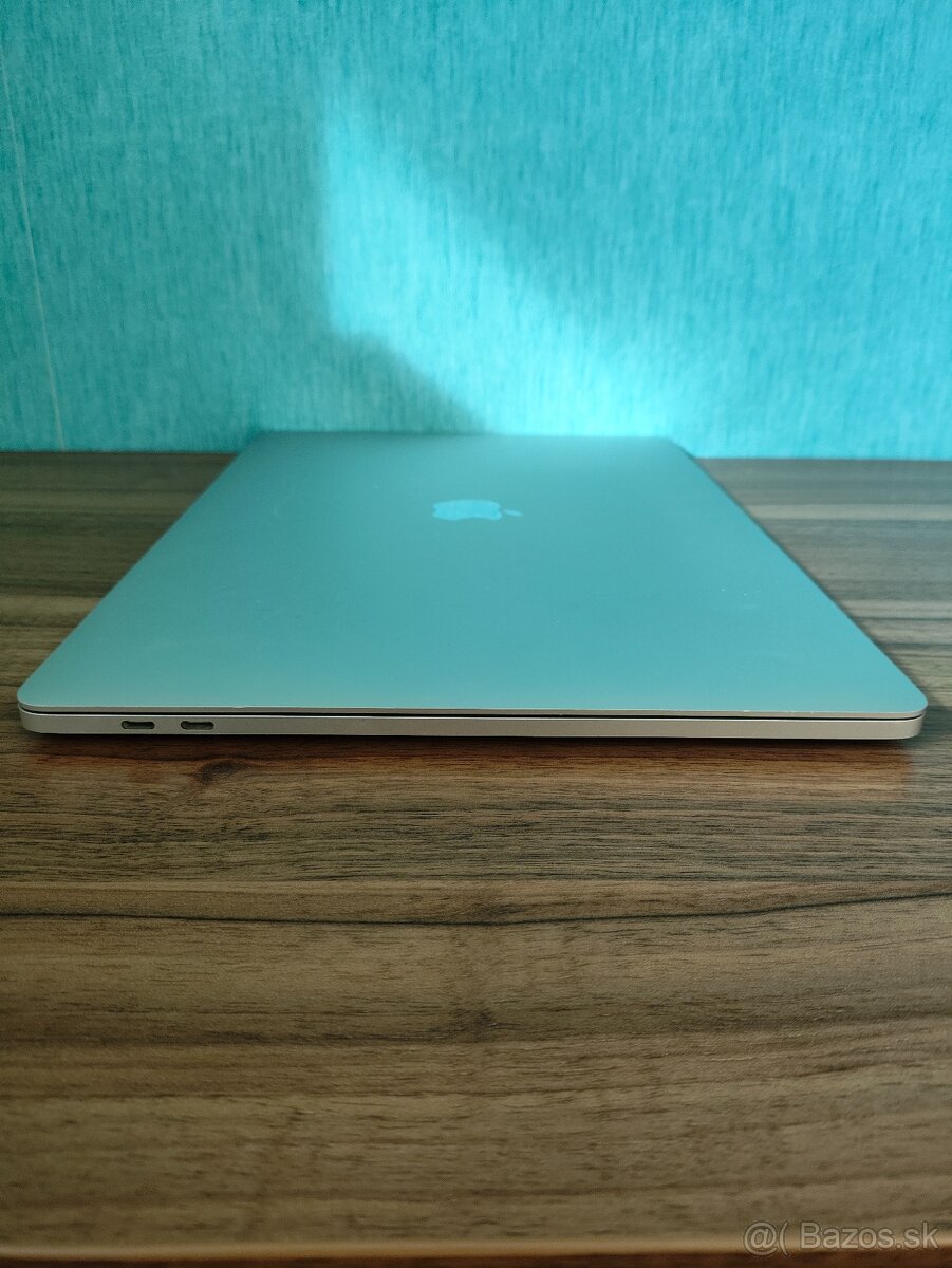 MacBook Pro 15 2018 | i7 • 32GB • 512GB SSD - 8