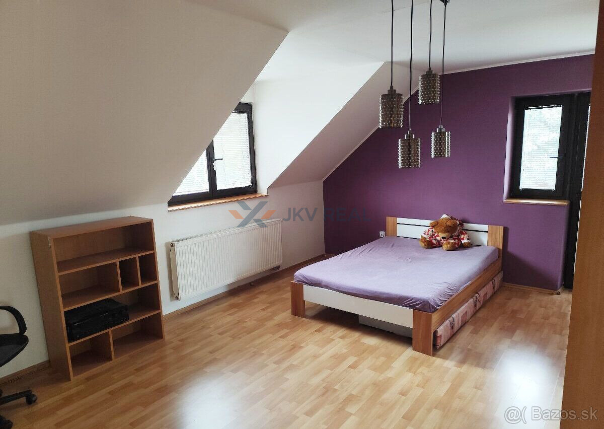 Priestranný 7-izbový rodinný dom s bazénom, altánkom a veľký - 8