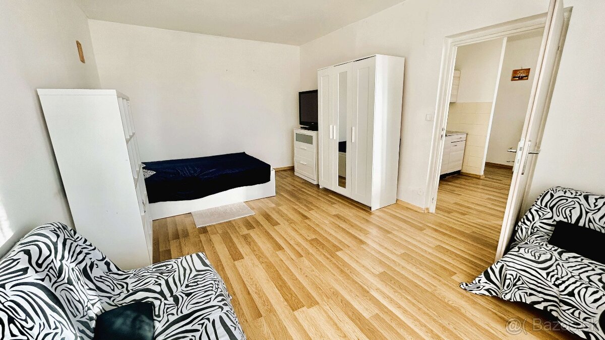 Zvolen, Štefánika – zrekonštr. 1-izb. byt, 2 balkóny, 38 m2 - 8