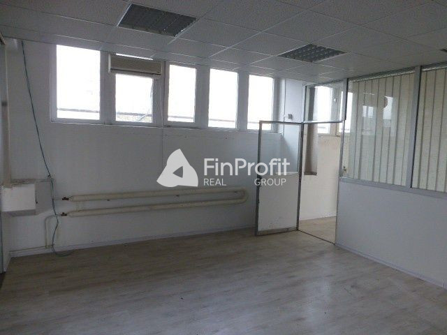 Obchodno-skladový priestor so vstavanou administratívnou čas - 8