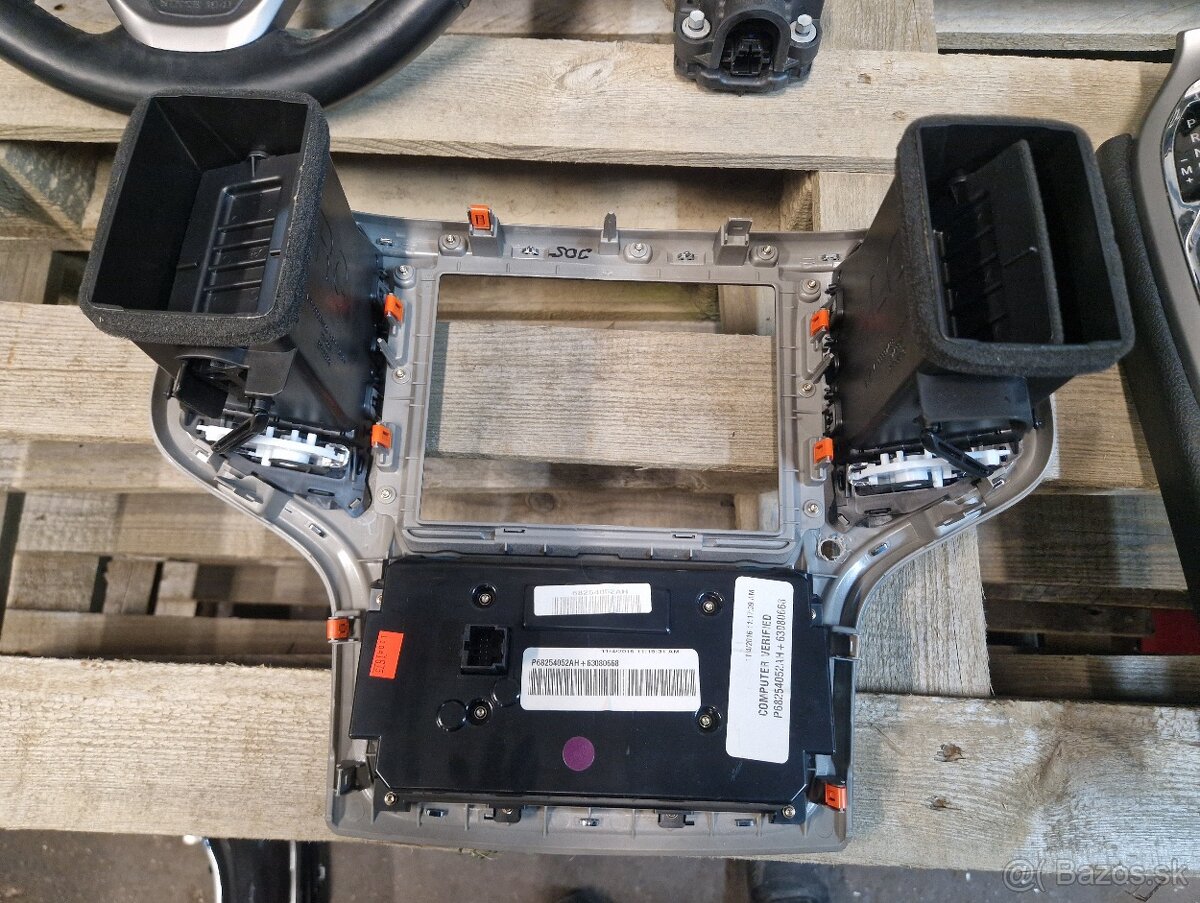 Diely interiéru Jeep Grand Cherokee WK2 2017 Summit - 8