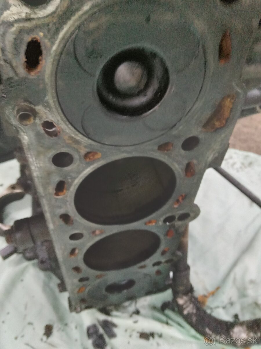 Blok motora Ssangyong Kyron 2.0Xdi Diesel so závitom - 8