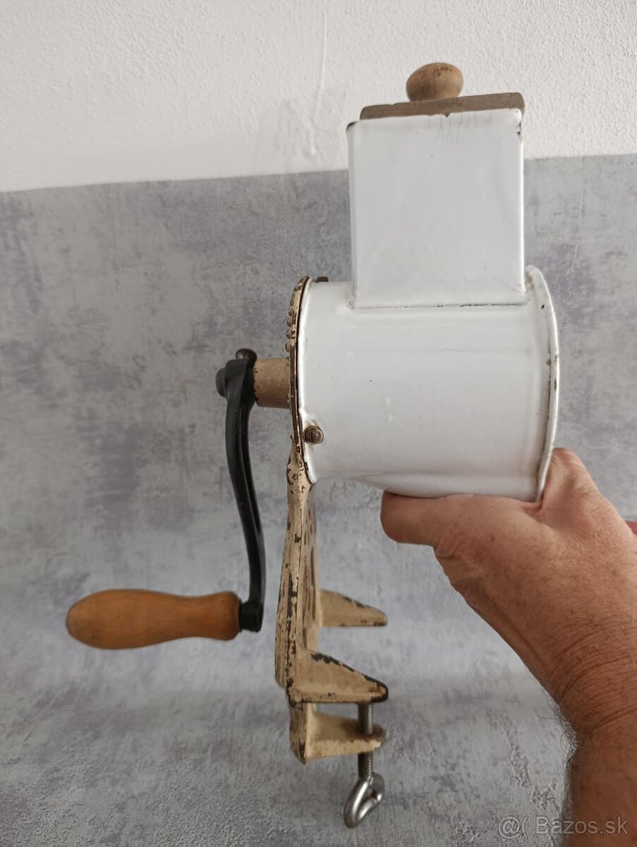 Velmi starý krásný zdobený mlýnek na strouhanku JUGENDSTIL - 8