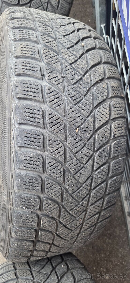 Predám zimný komplet na audi. - 8