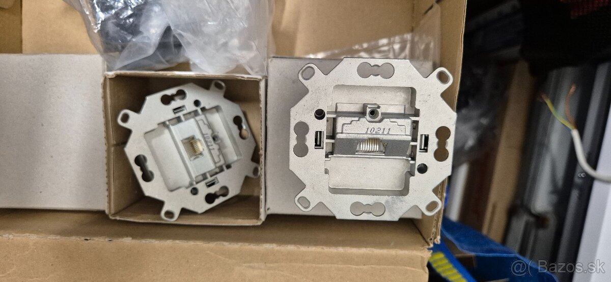 Predám rámčeky a vypínače zn. GIRA - 8