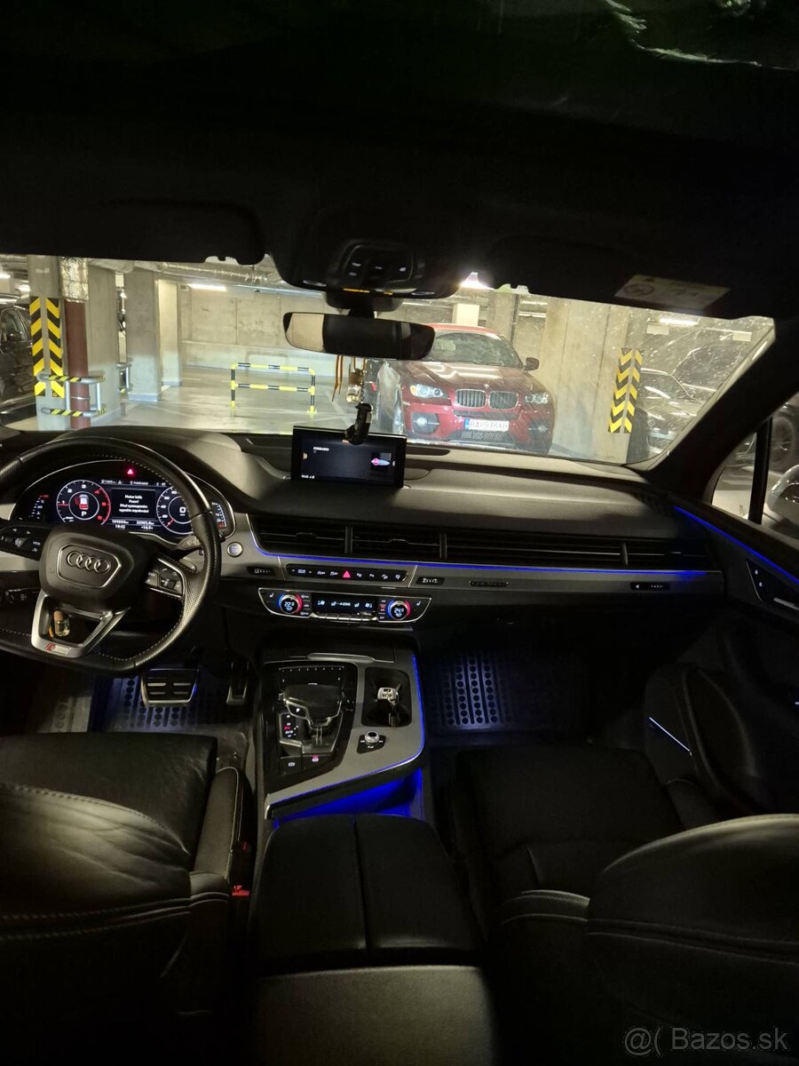 Audi Q7 - 8