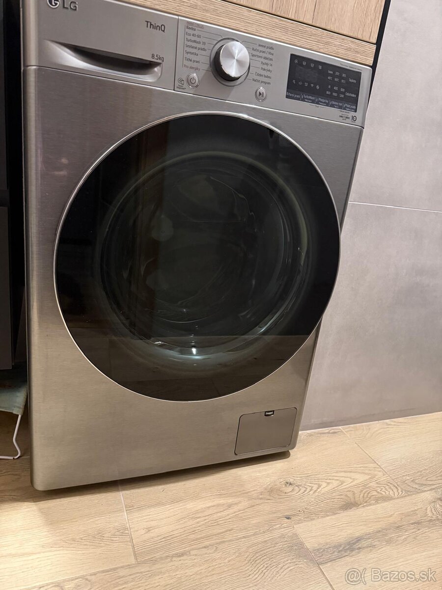 Úzka spredu plnená práčka LG strieborná - 8