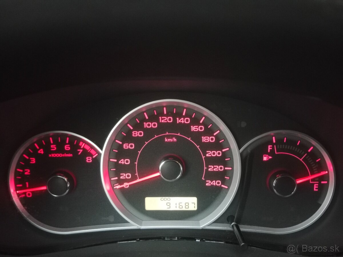 Subaru Impreza XV 2.0R 4X4 110kW r.2011 - Najeto jen 91Tis - 8