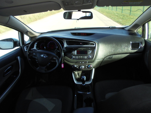 Kia Cee´d SW 1.4 CVVT LX, benzín, combi, r.v.9/2015 - 8