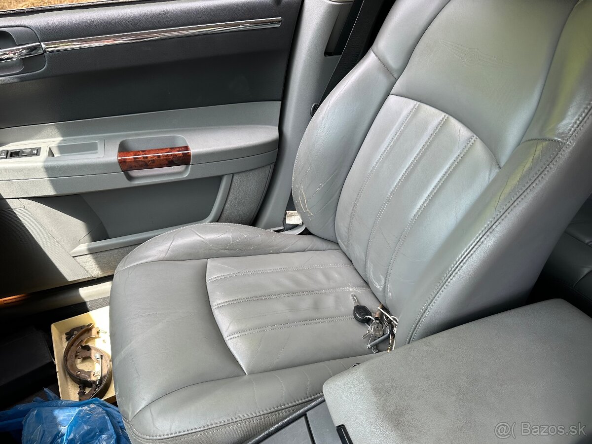 Rozpredam na N.D EU Verzia Chrysler 300C Sedan Limuzína - 8