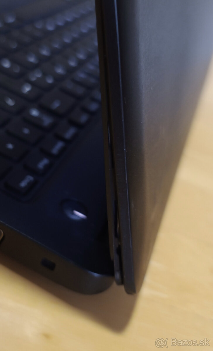 Notebook DELL Latitude 3580 - i5 / SSD / AMD grafika - 8