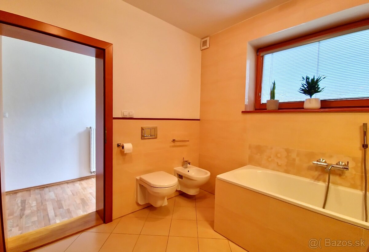 Dom pri lese, súkromie, luxusné bývanie Podhradová - 8