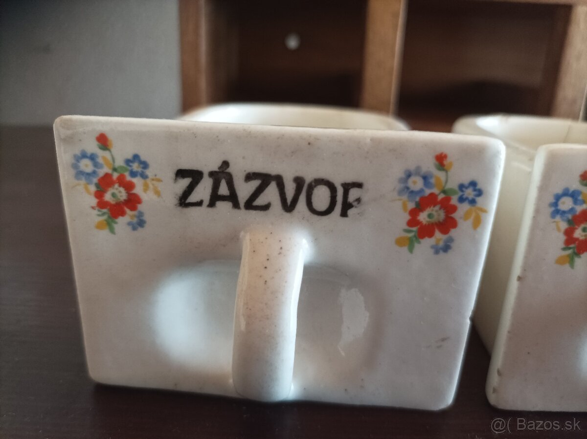 Starožitné koreničky v drevenej poličke - 8