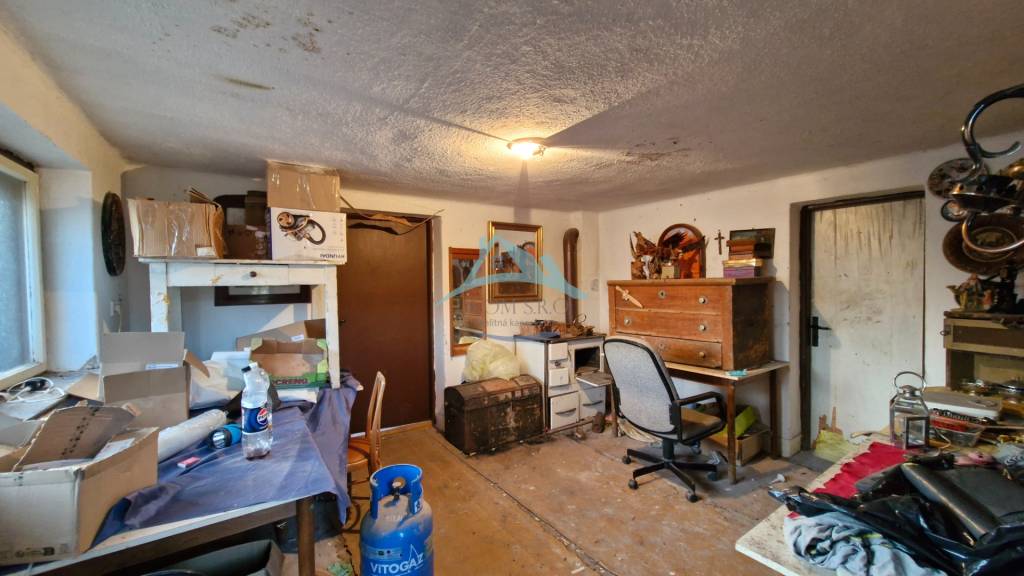 Rodinný dom s potenciálom na podnikanie v obci Malé Zlievce - 8