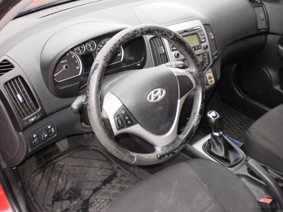 Hyundai i30 1,4i 80kW M5 r.2011 LPG - 8