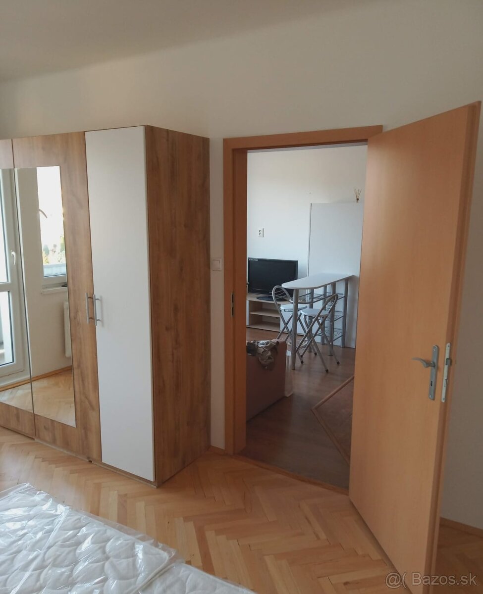 NA PREDAJ 1I BYT SOBLAHOVSKA TRENČÍN - 8