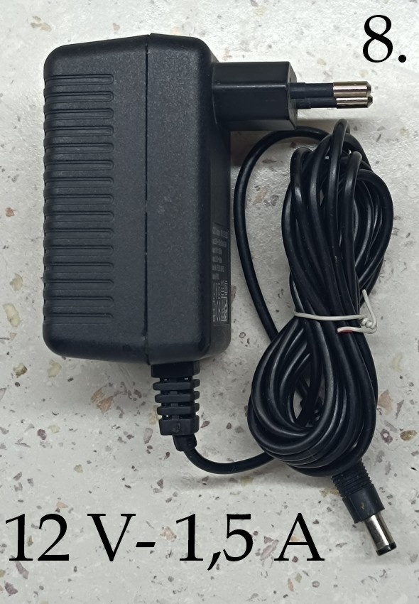 Adaptér 230 V = od 3 V do 12 V - 8