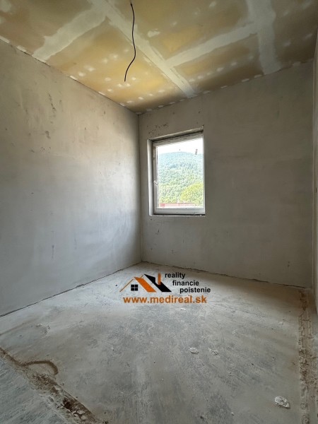 PODNIKATEĽSKÝ OBJEKT - ROŽŇAVSKÉ BYSTRÉ - 8