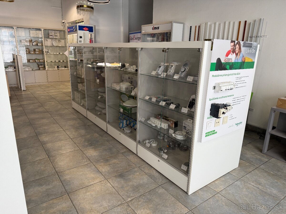 Presklené regály, vitríny - 8