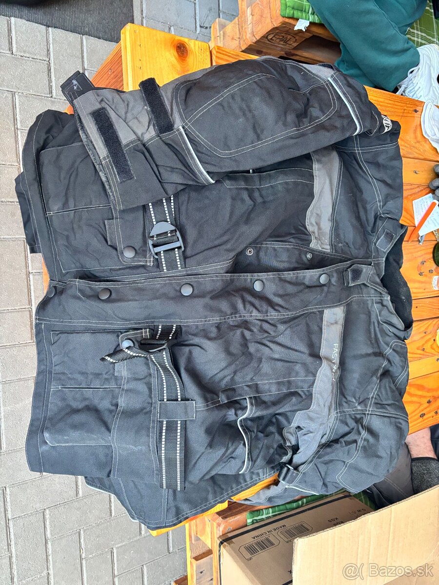 Helmy + oblečenie a obuv - 8