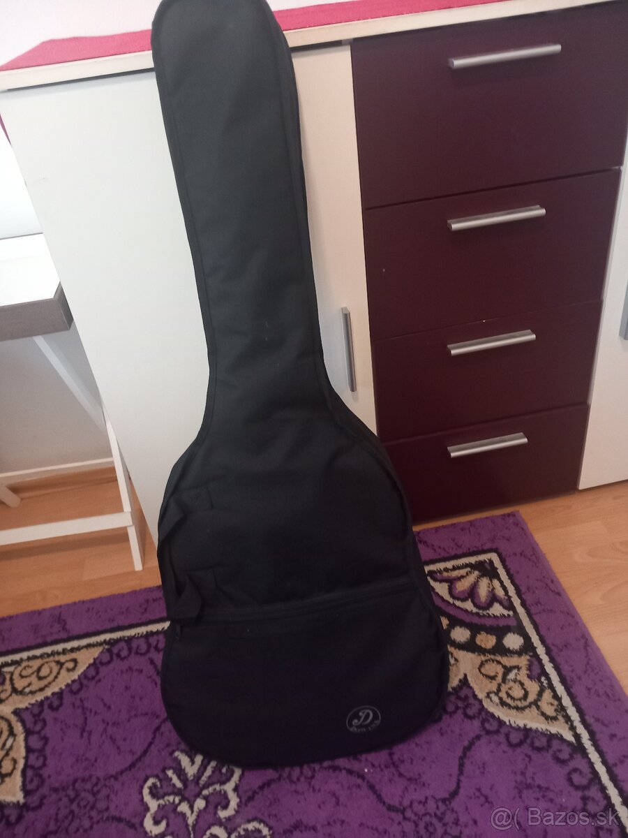 Predam gitaru bez škrabancov nové struny viac info volat - 8