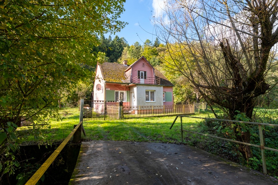 REZERVOVANÉ - RODINNÝ DOM S VEĽKÝM POZEMKOM V OBCI BELUŠA - 8