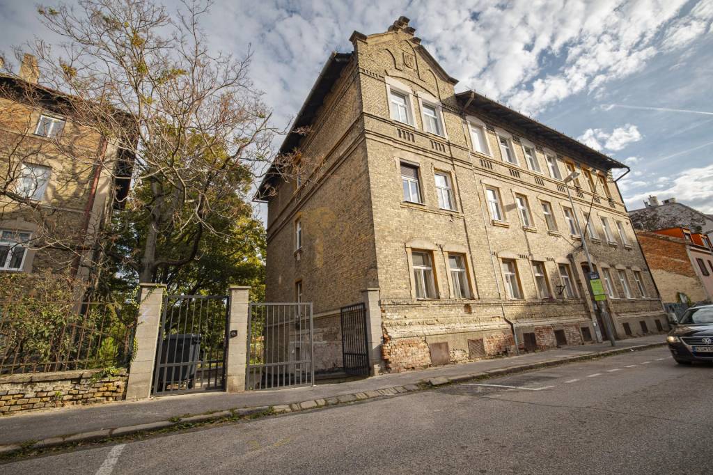 2,5 izb. byt, ul. Jelenia, Staré Mesto,tehlový dom, po rekon - 8