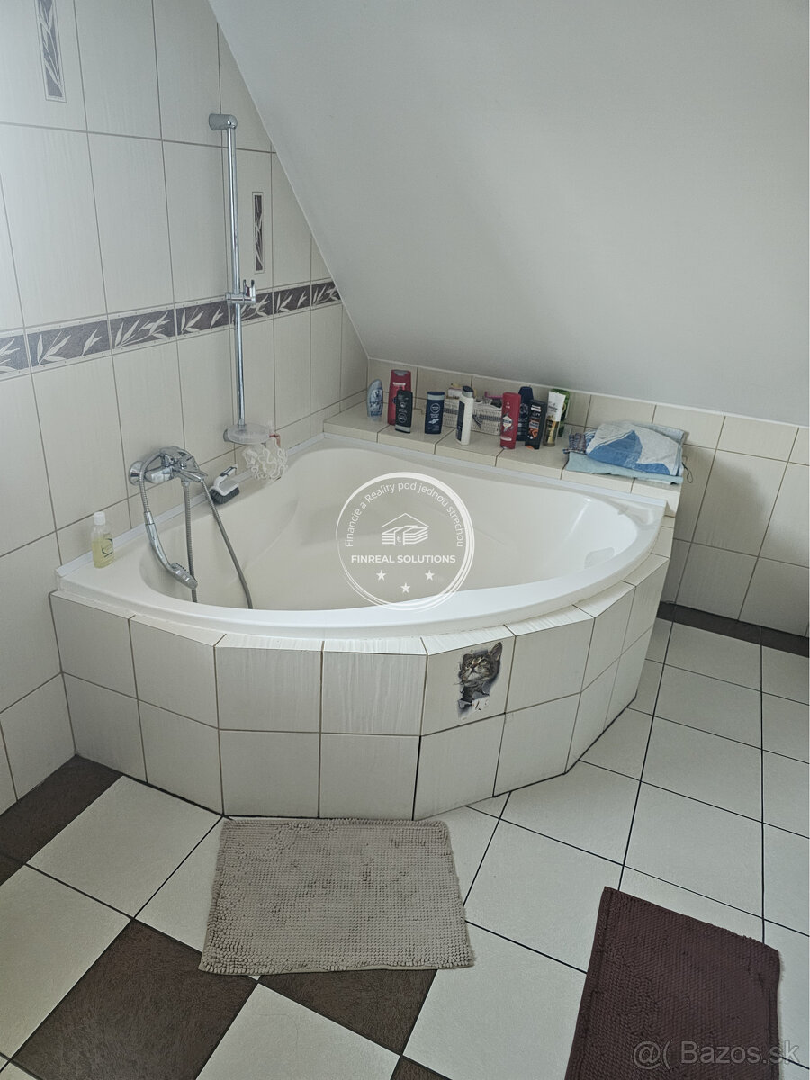 Na predaj nádherný 6-izbový rodinný dom s veľkým pozemkom - 8