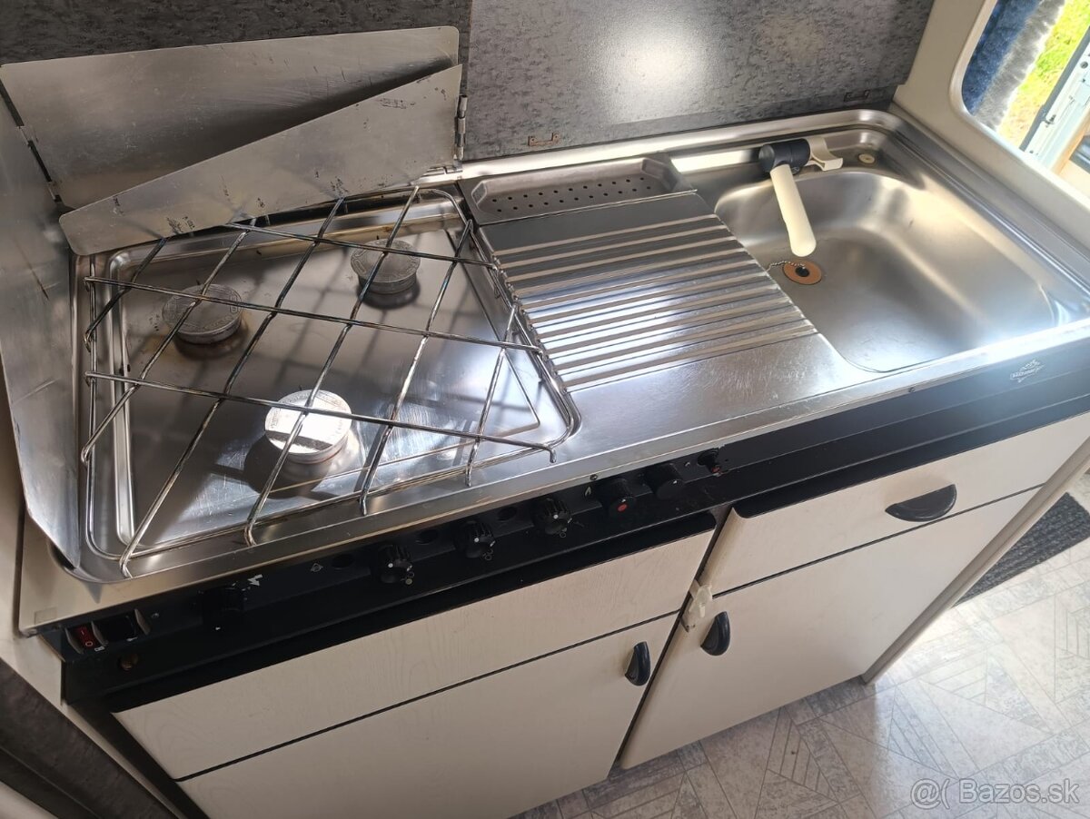 Obytny prives Hobby 440 - predstan + strieska naviac - 8