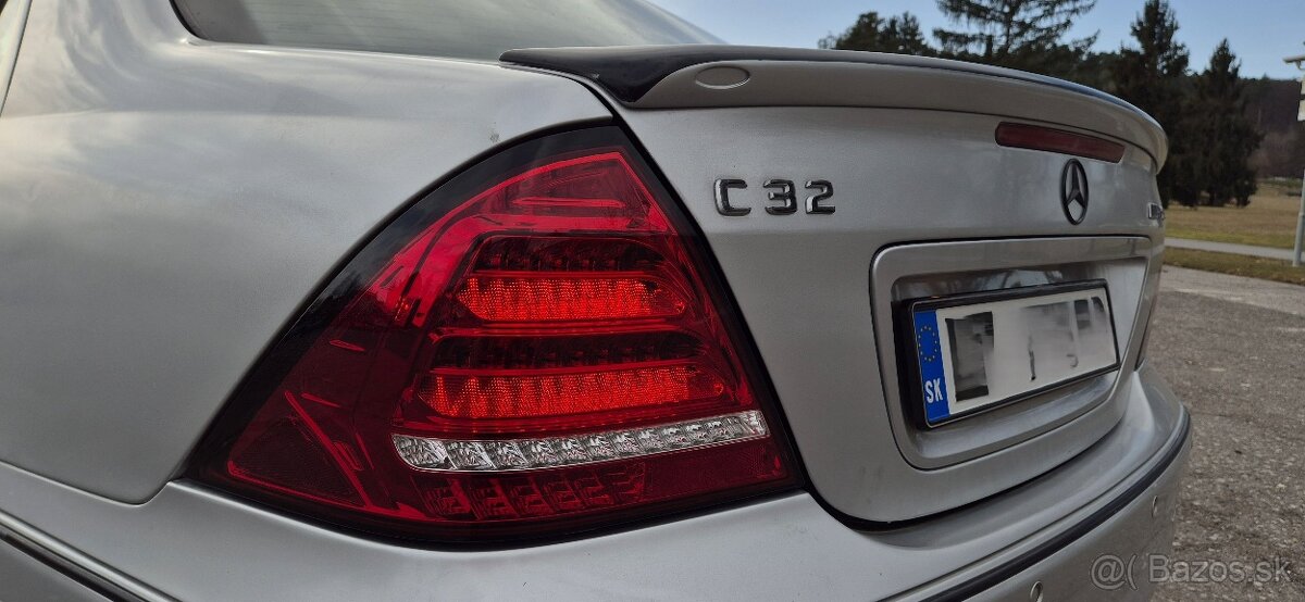 Mercedes Benz C32 AMG (2002) - 8