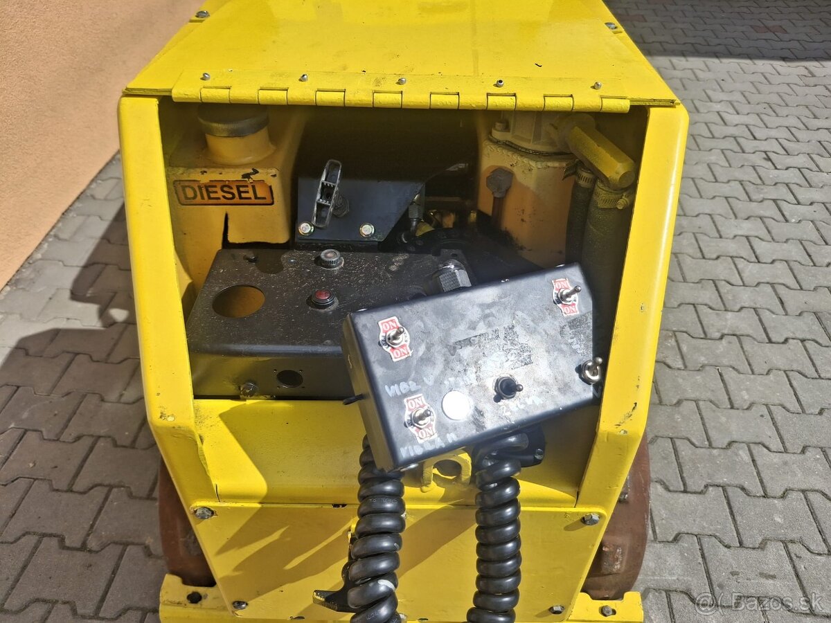 Vibrační válec Wacker neuson RT820 - 8