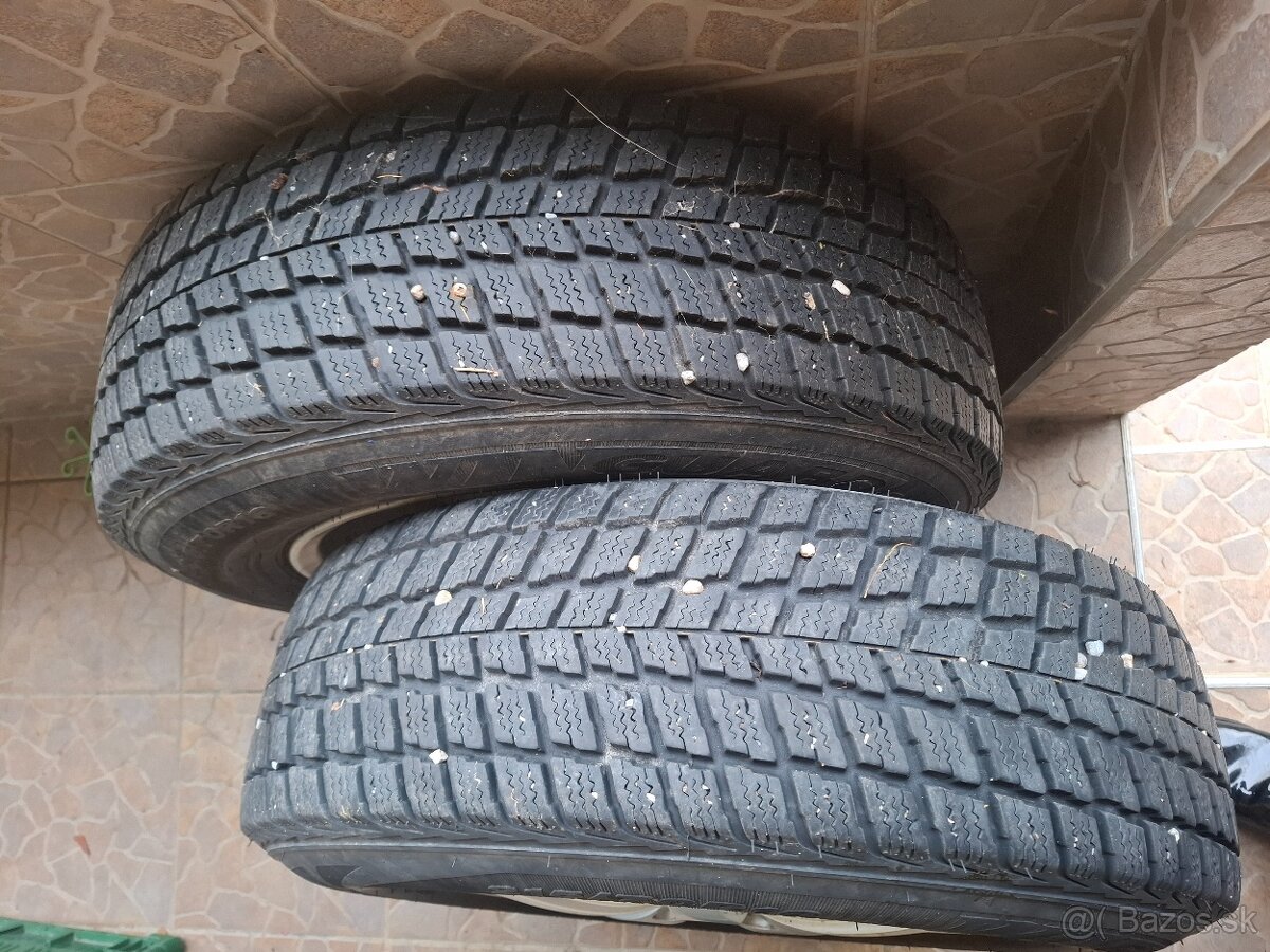 Zimné pneu 215/70R16 - 2 kusy + 4 disky - 8