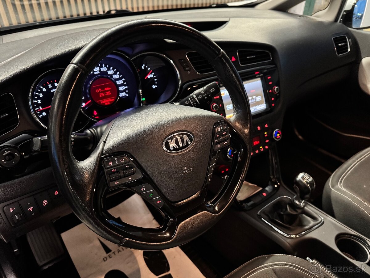 KIA Ceed SW 1.6 CRDI Gold 128 tisíc km/Slovák/ 2015 - 8