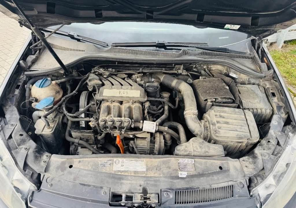 Volkswagen Golf 6 Highline Benzín +LPG - 8