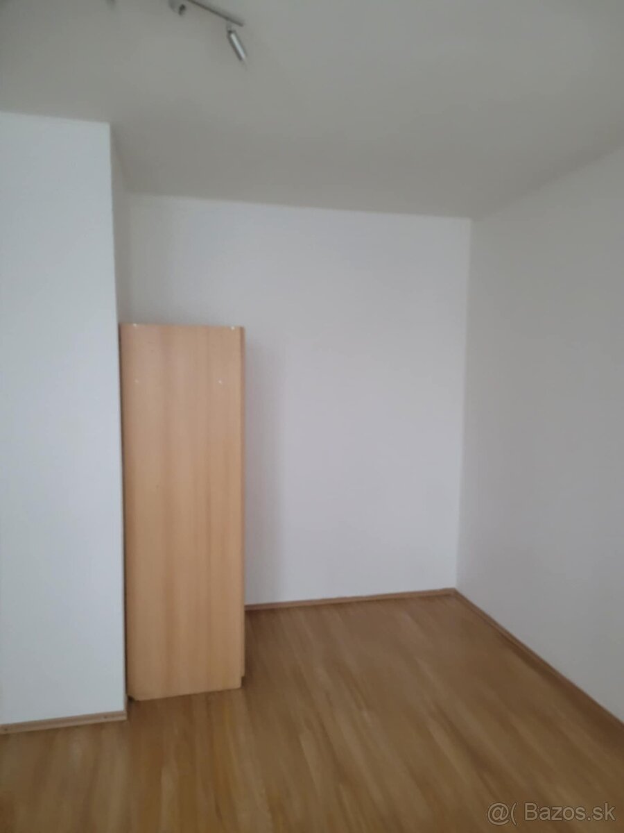 Predaj 3 - izbového bytu v Leviciach - 8
